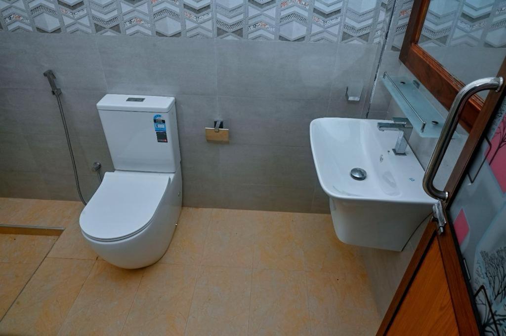 Emerald Home Stay أنرادابورام المظهر الخارجي الصورة