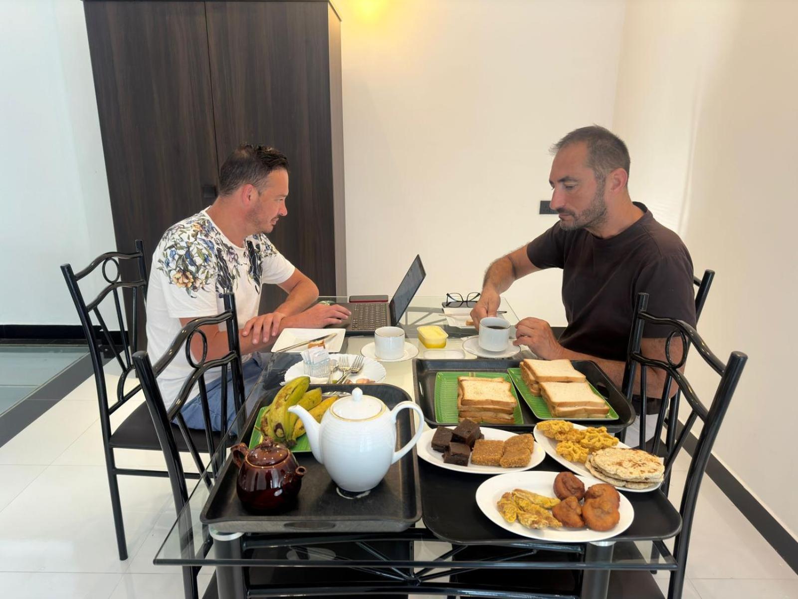 Emerald Home Stay أنرادابورام المظهر الخارجي الصورة