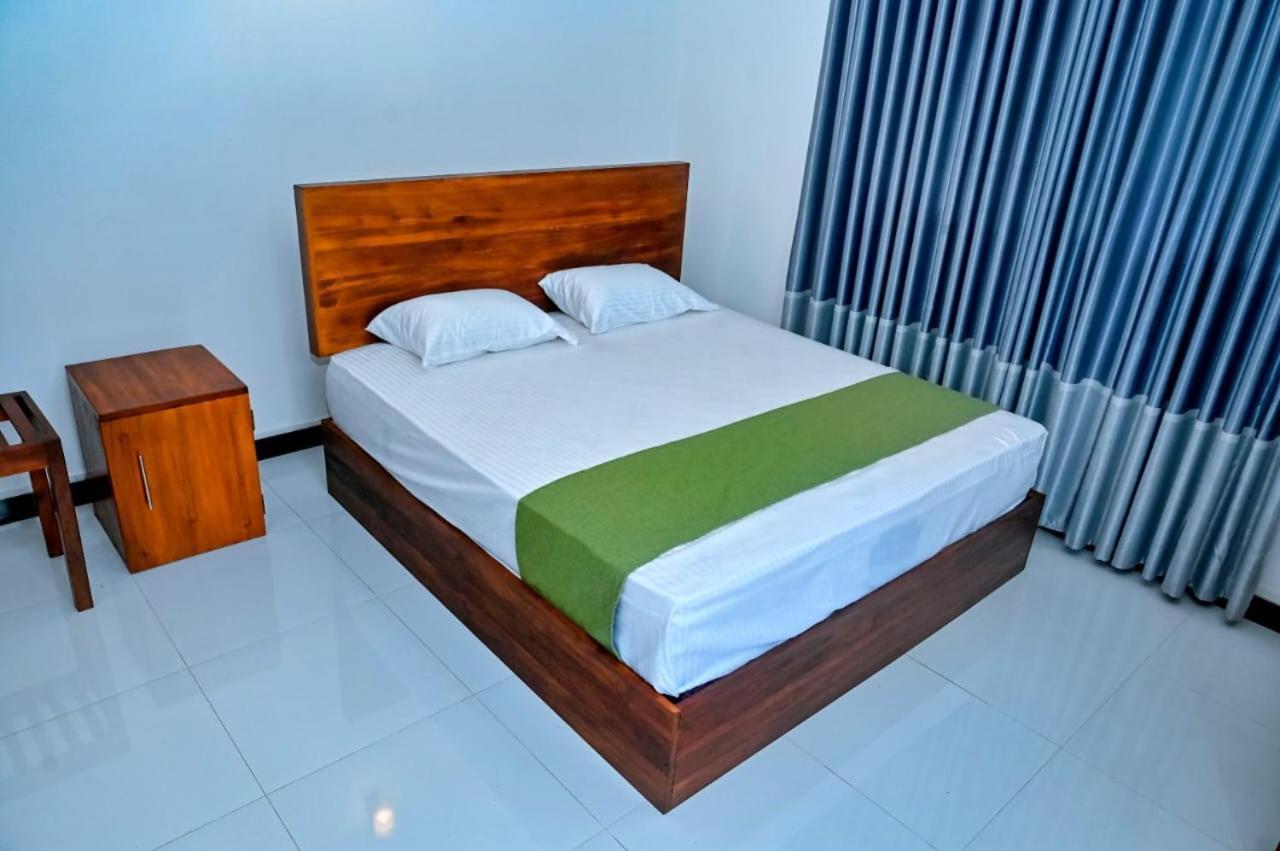 Emerald Home Stay أنرادابورام المظهر الخارجي الصورة
